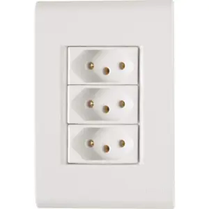 Conjunto 4x2 com 3 Tomadas 2p+t 10 a 250 V Tramontina Liz Branco Tramontina